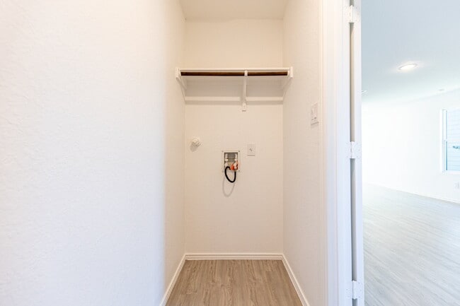 Building Photo - 9143 Coronal Rings