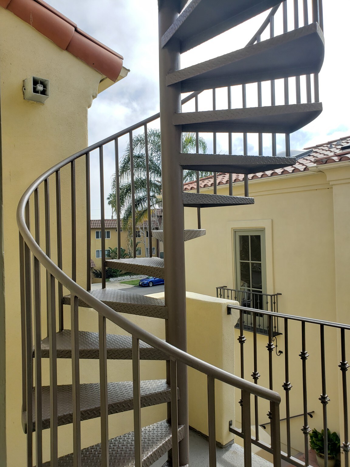 rooftop staircase - 723 S Broadway