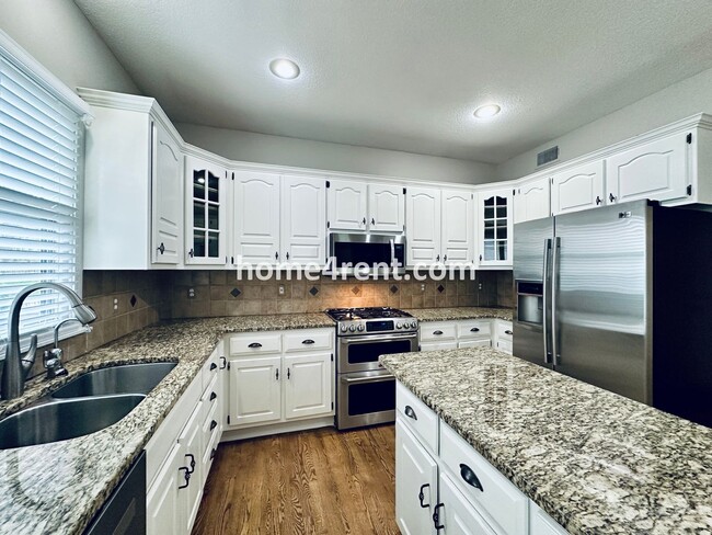 Building Photo - Beautiful Overland Park Home in Blue Valle...