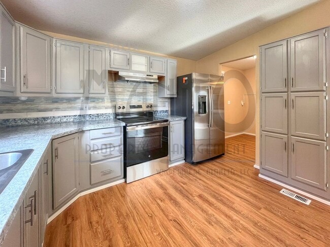 Building Photo - Spacious Modern 2 Bedroom Home