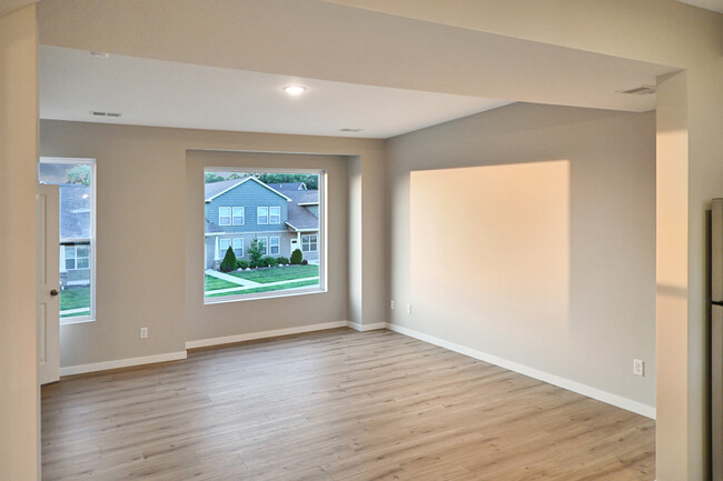 Family Room - 3431 Glenbrook Cir S