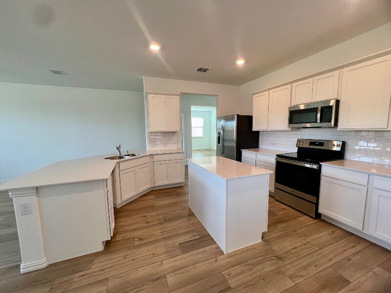 Building Photo - 232 Jenkinson Dr