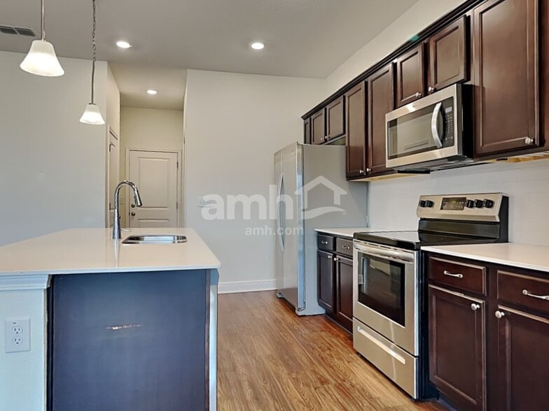 Building Photo - 20355 Calla Lily Dr