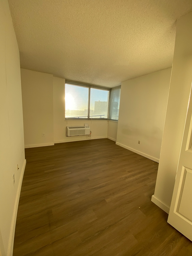 Bedroom - 35 Hudson St