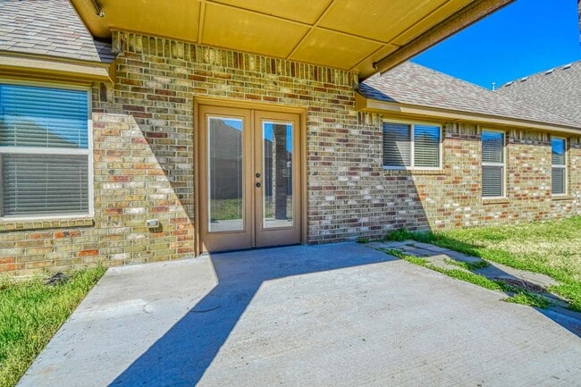 Building Photo - Beautiful home in desired Williamson Farms!