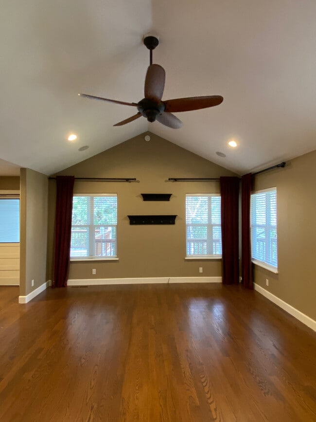 Building Photo - 12609 Oak Cir