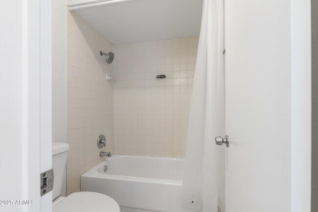 Building Photo - 417 W Mission Dr