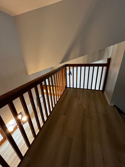 Building Photo - 705 Plainfield Ct