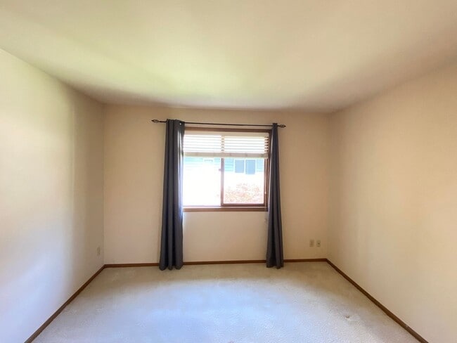 Building Photo - Great location! 4B/3.5B house with an ADU