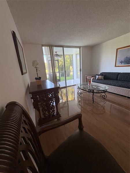 Building Photo - 3750 Inverrary Dr
