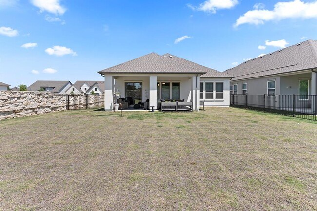 Building Photo - 523 Hallwood Dr