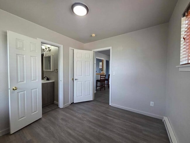 Building Photo - Charming 2 Bedroom With Valley View!