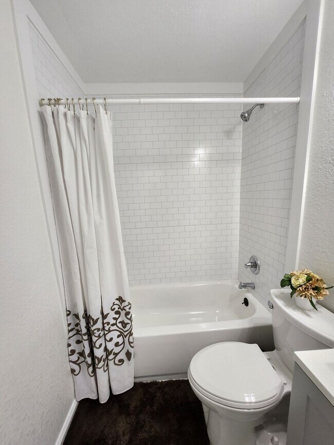 Building Photo - MOVE IN SPECIAL: HALF OFF first full month of rent!!!