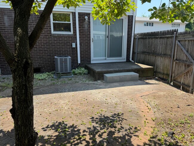 Building Photo - 466 Middletown Ave