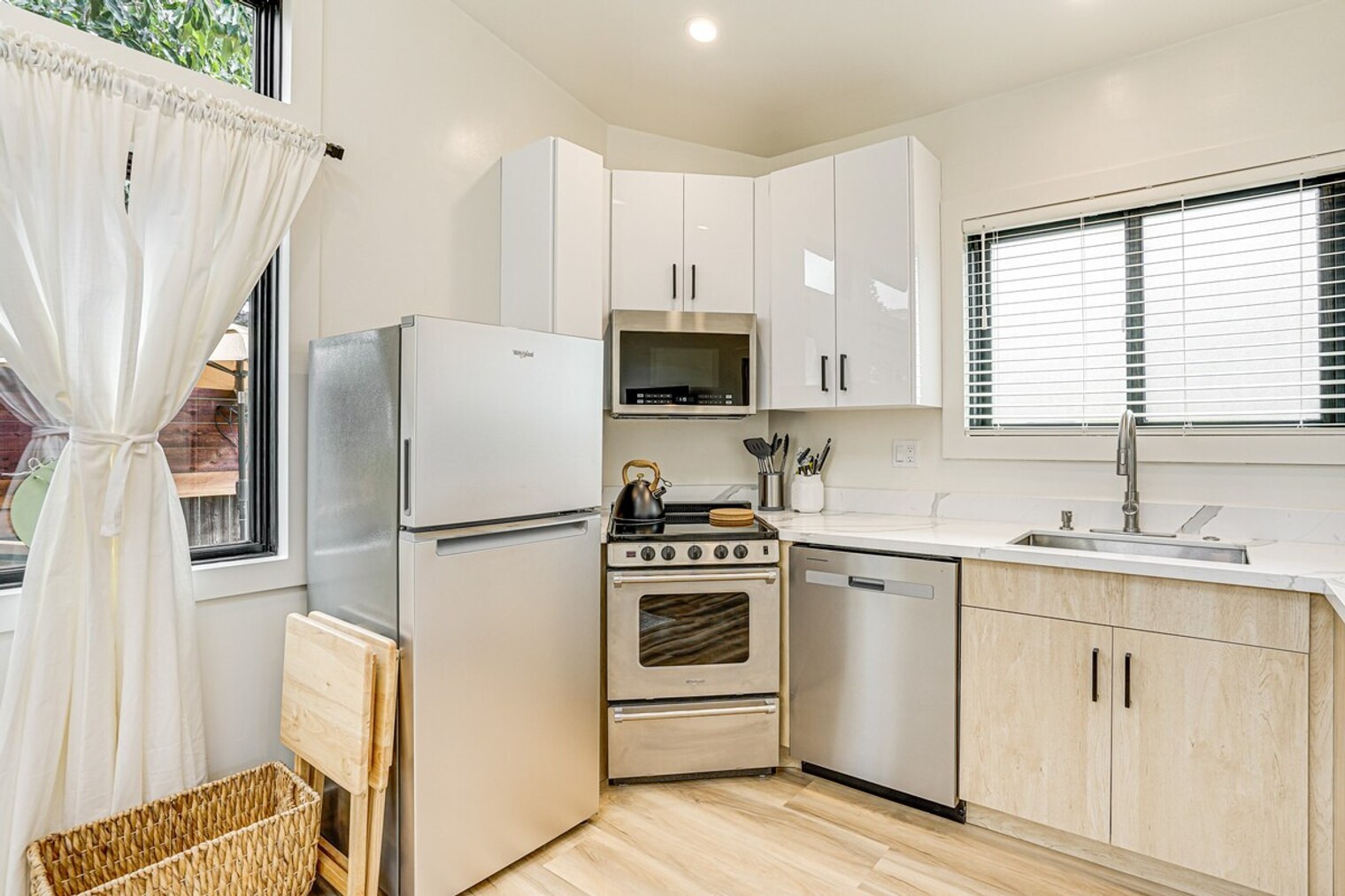 Building Photo - 3381 Pinole Valley Rd