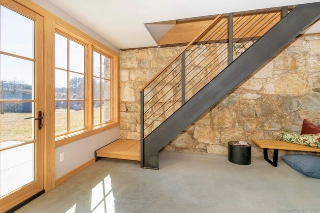Building Photo - 65 Hammertown Rd