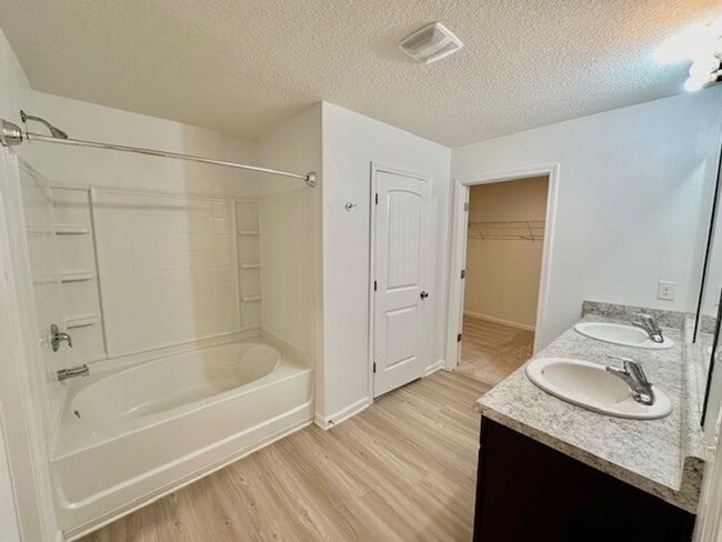 Building Photo - Beautiful 4/2/2 newer home for rent w/ community pool, playground, picnic area!