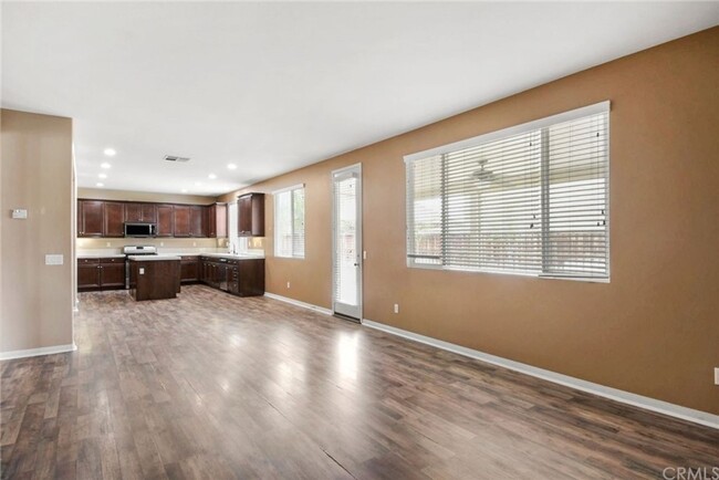 Building Photo - Spacious San Jacinto Home!