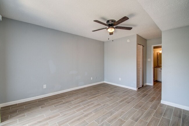 Building Photo - Remodeled 3 Bed / 2 Bath townhome at The B...