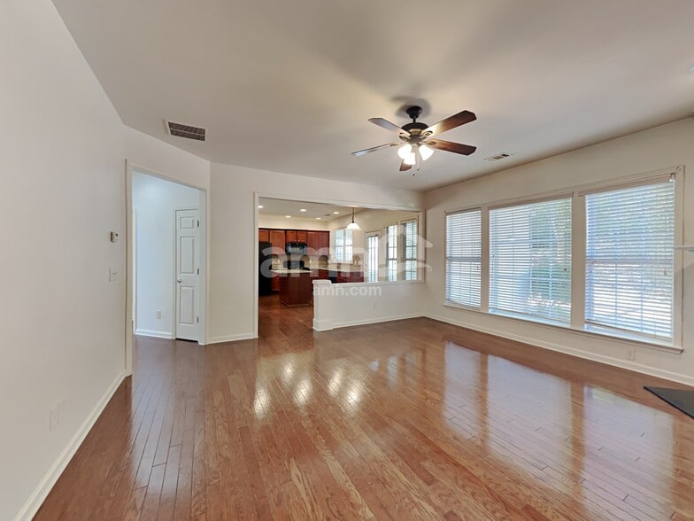 Building Photo - 922 Idlewood Dr