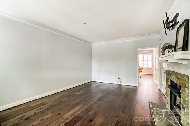 Building Photo - 400 Clarice Ave