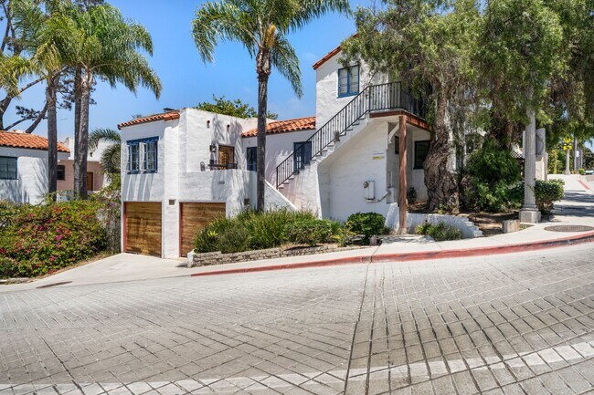 Building Photo - Charming 2 Bed 1 bath "fully furnished monthly rental" in La Jolla Village.