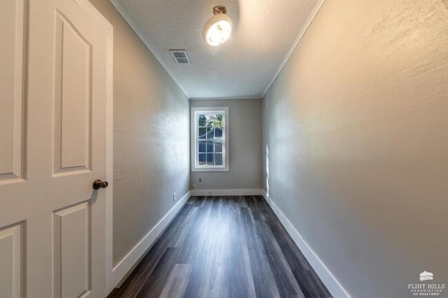 Building Photo - Beautiful, Spacious Home