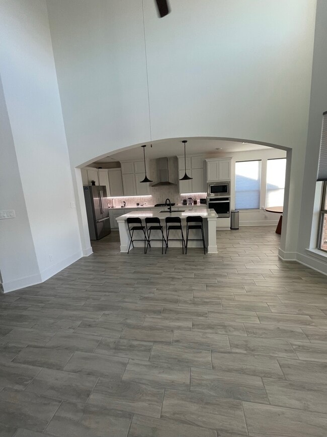 Building Photo - 15623 Roscobie Park Dr