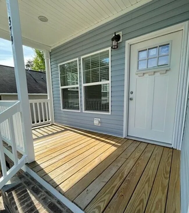 Building Photo - 379 Blanche Cir