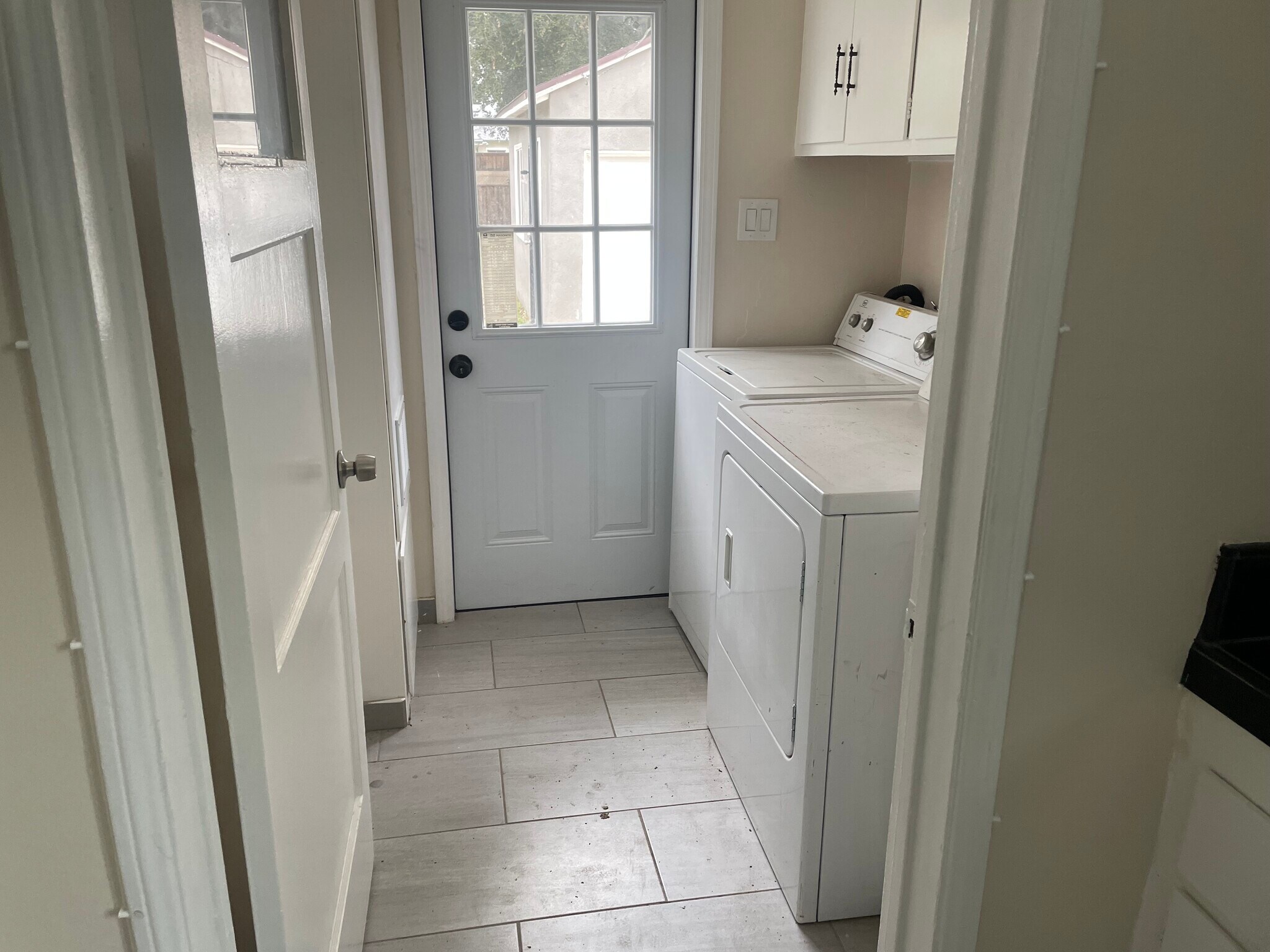 Building Photo - 17221 Kittridge St