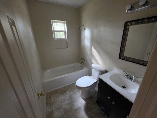 Building Photo - 211 W Main St