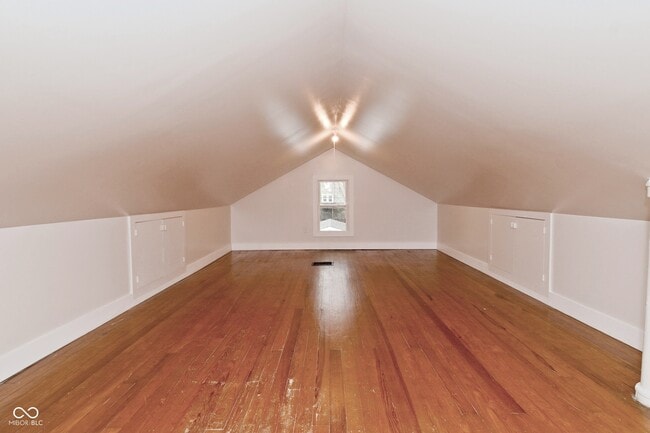 Building Photo - 3928 N Kenwood Ave