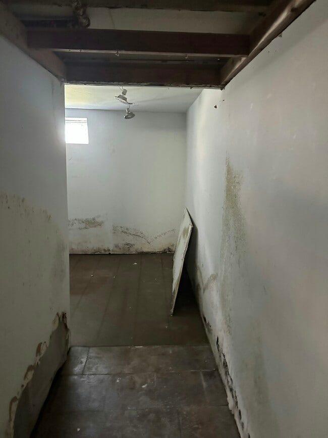 Building Photo - 2121 N Prospect Rd