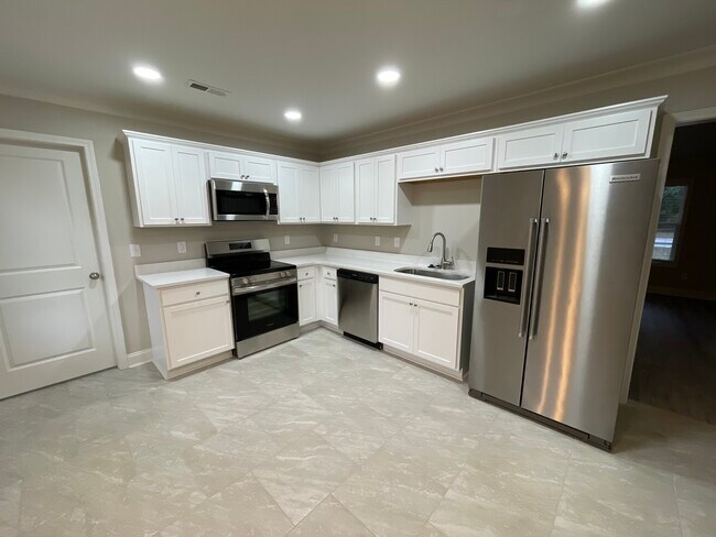 Building Photo - 1351 Virginia Acres