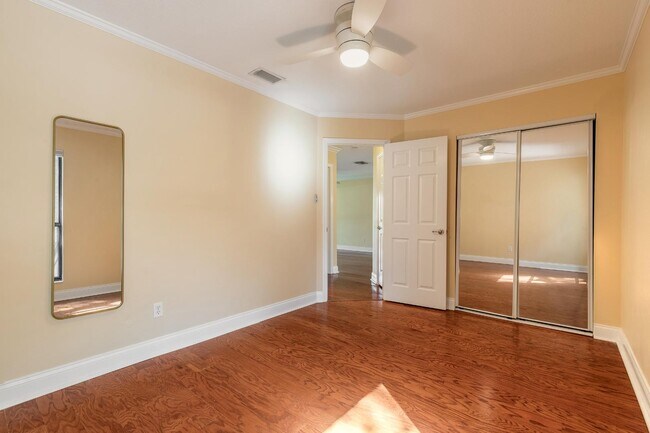 Building Photo - 24 Pinehurst Pl