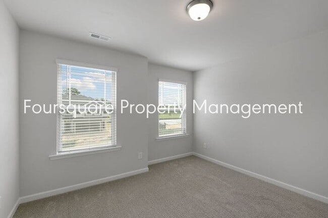 Building Photo - Bright 3-Bed 2.5-Bath End-Unit Townhome with Washer/ Dryer, Granite Kitchen & 2-Car Garage.Conven...