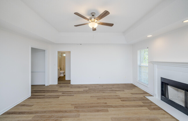Building Photo - 245 Farmington Dr