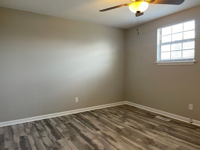 Building Photo - Newly Renovated Home in South Nash!