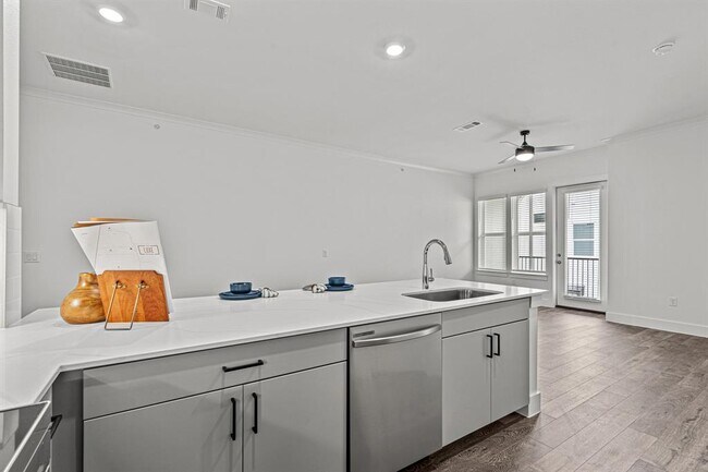 Building Photo - 1664 Hillside Terrace