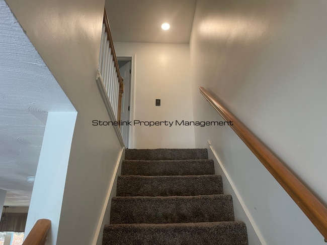 Building Photo - Fully Renovated Condo For Rent in Burrillv...
