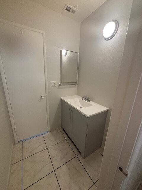Building Photo - 1570 W Ramona Dr