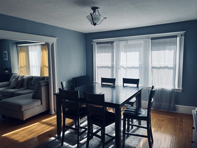 Building Photo - 214 Sabattus St