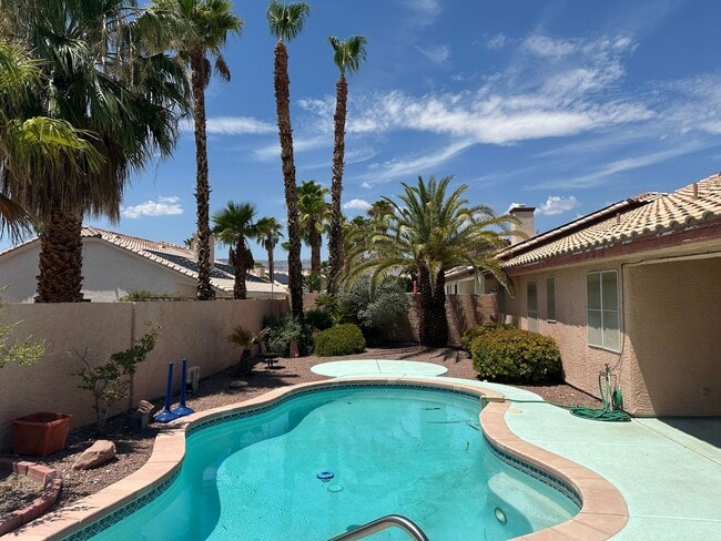 Building Photo - SW!! Single Story!! Pool!! NO HOA!!  Corne...