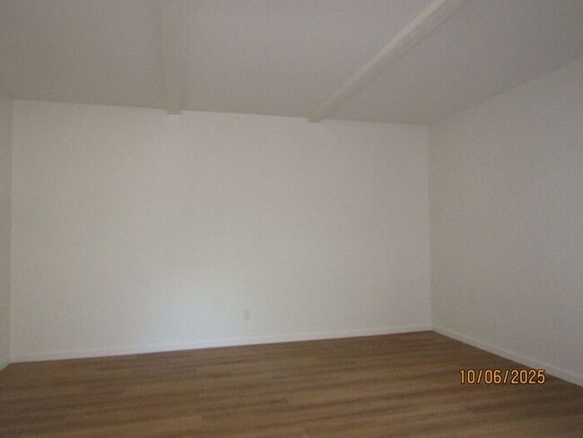 Building Photo - Newly remodeled single story home walking ...