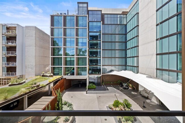 Building Photo - 1211 W Riverside Dr