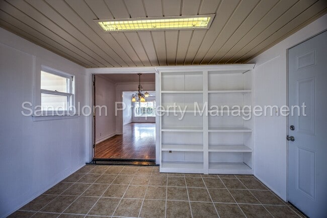 Building Photo - FOR LEASE | Brookside | $1300 Rent + $1300...