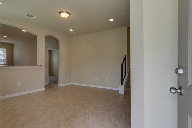 Building Photo - 2880 Donnell Dr