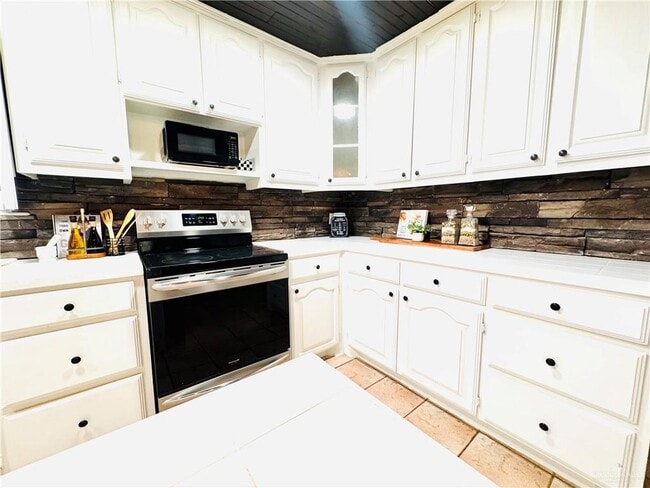 Building Photo - 21 N Shary Rd