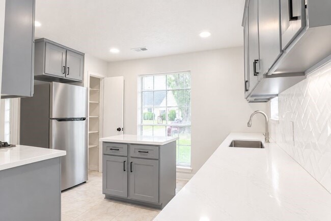 Building Photo - 12035 Barrett Brae Dr