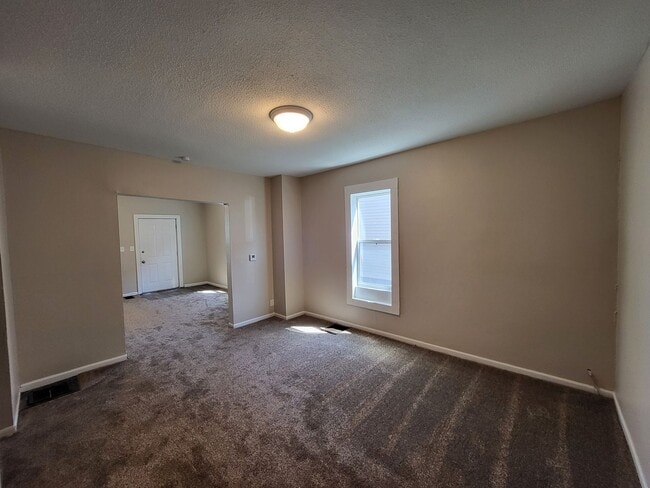 Building Photo - Affordable 3 Bedroom, 1 Bathroom Duplex wi...
